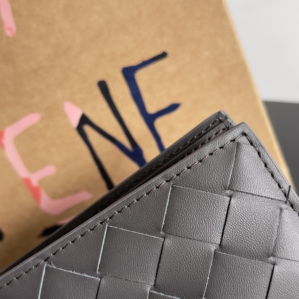 ボッテガヴェネタ財布コピー側面デザイン